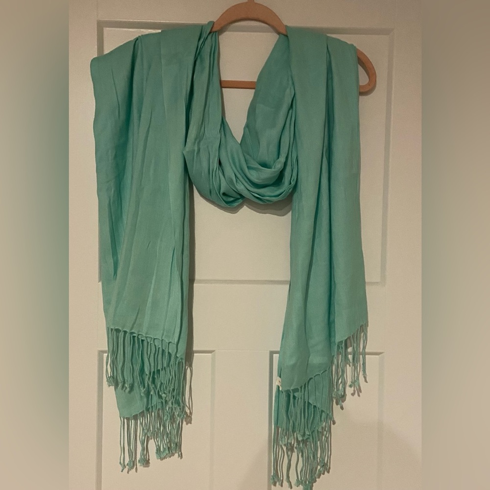 NWOT Bijoux Terner Mint Green Scarf/Wrap